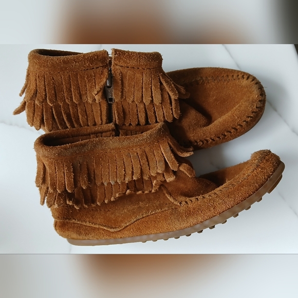 Minnetonka Girls Suede Fringe Booties – Size 13 – Brown - Picture 5 of 11
